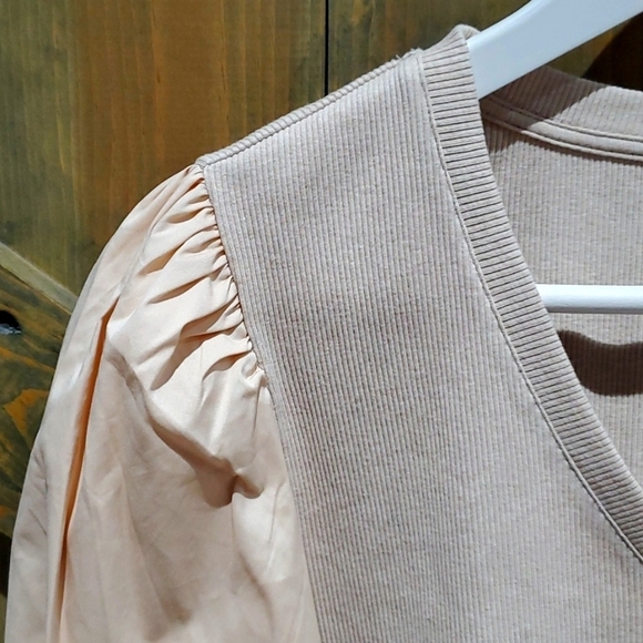 CHICOS CASUAL CREAM RIB MIX V NECK TOP  W PUFF BALLOON SLEEVES SIZE 1 - Picture 4 of 10